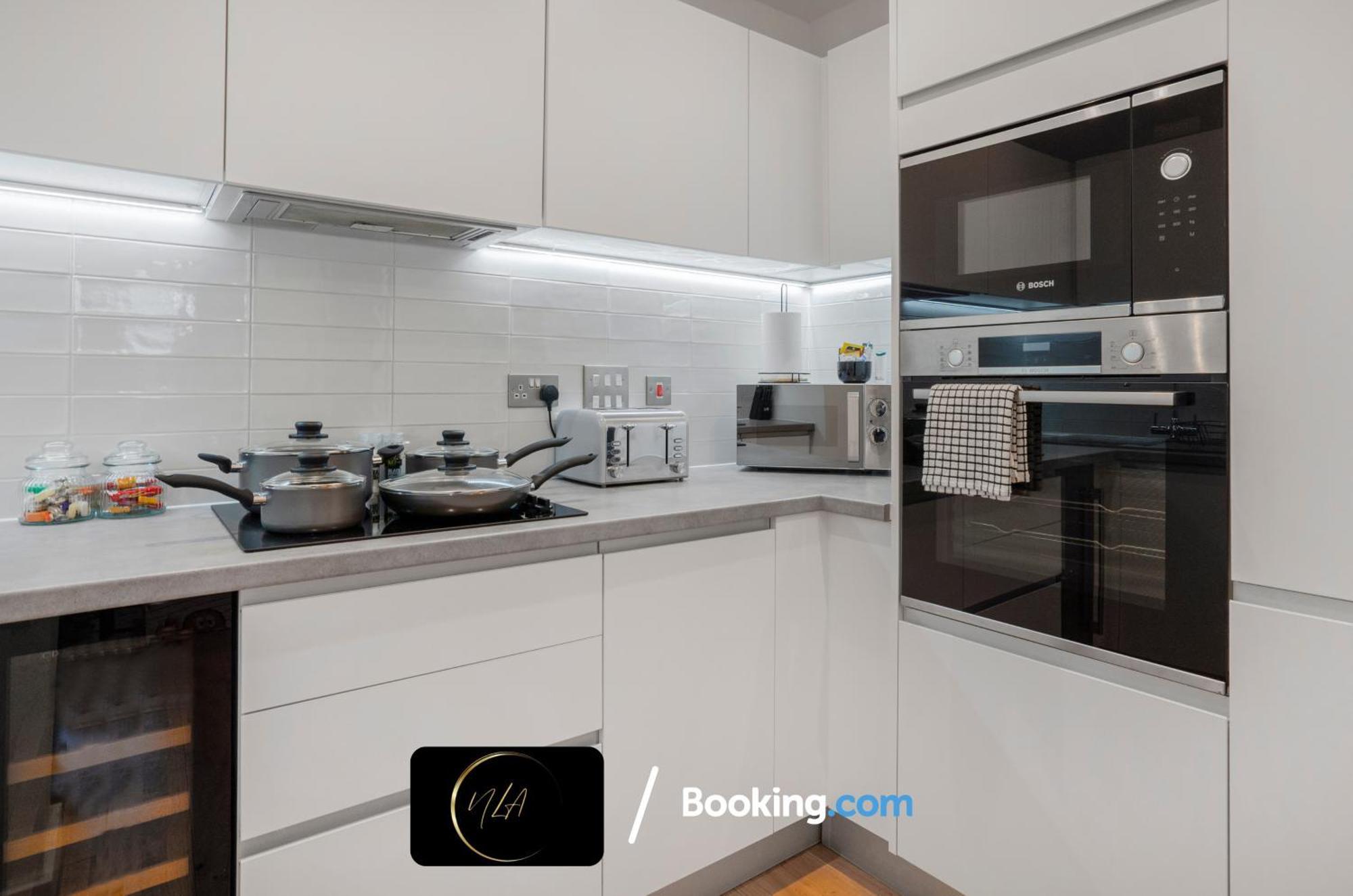 City Centre Apartment With Free Parking, 2 Bathrooms, Netflix And Wifi - Suitable For Contractors And Families - By Noor Luxury Accommodations Birmingham Exteriör bild