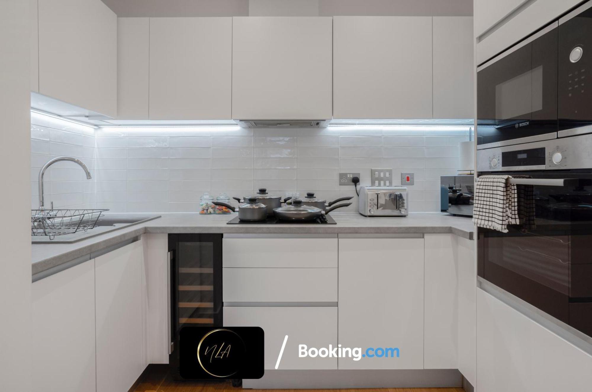 City Centre Apartment With Free Parking, 2 Bathrooms, Netflix And Wifi - Suitable For Contractors And Families - By Noor Luxury Accommodations Birmingham Exteriör bild