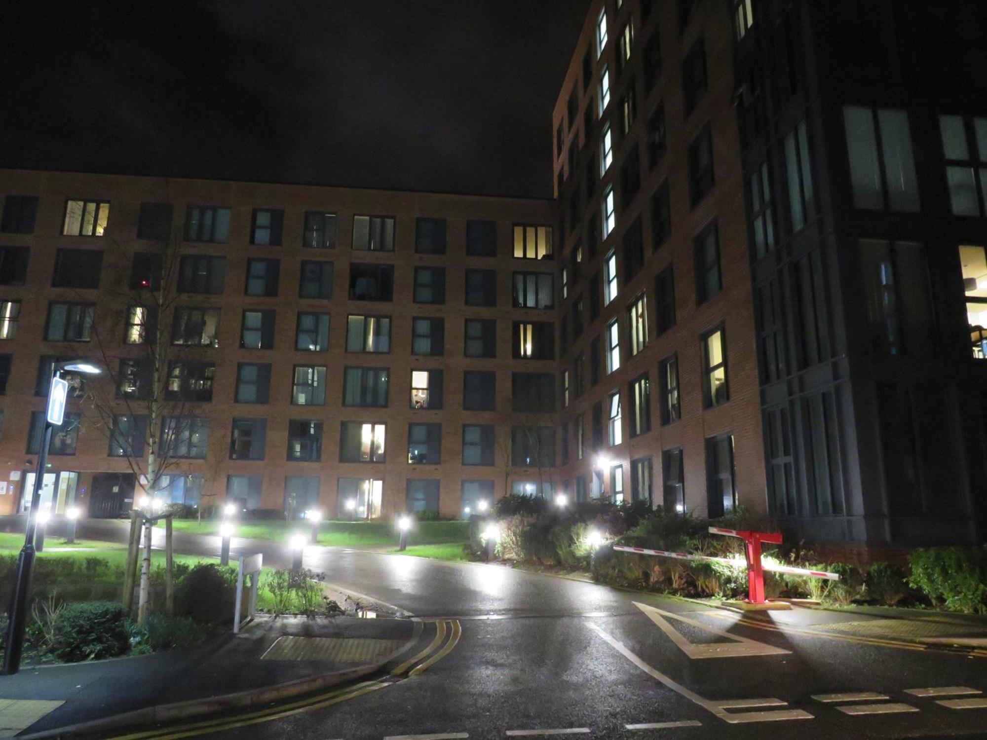 City Centre Apartment With Free Parking, 2 Bathrooms, Netflix And Wifi - Suitable For Contractors And Families - By Noor Luxury Accommodations Birmingham Exteriör bild